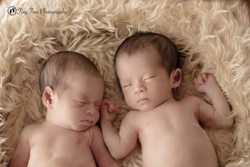 ニューボーンフォトツインズ双子ふたご生後0ヶ月男の子女の子兄弟新生児