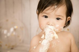 タイニートーズ女の子赤ちゃん新生児フォトニューボーンフォト島田市藤枝市焼津市静岡市1歳1才誕生日記念写真ケーキスマッシュケーキ